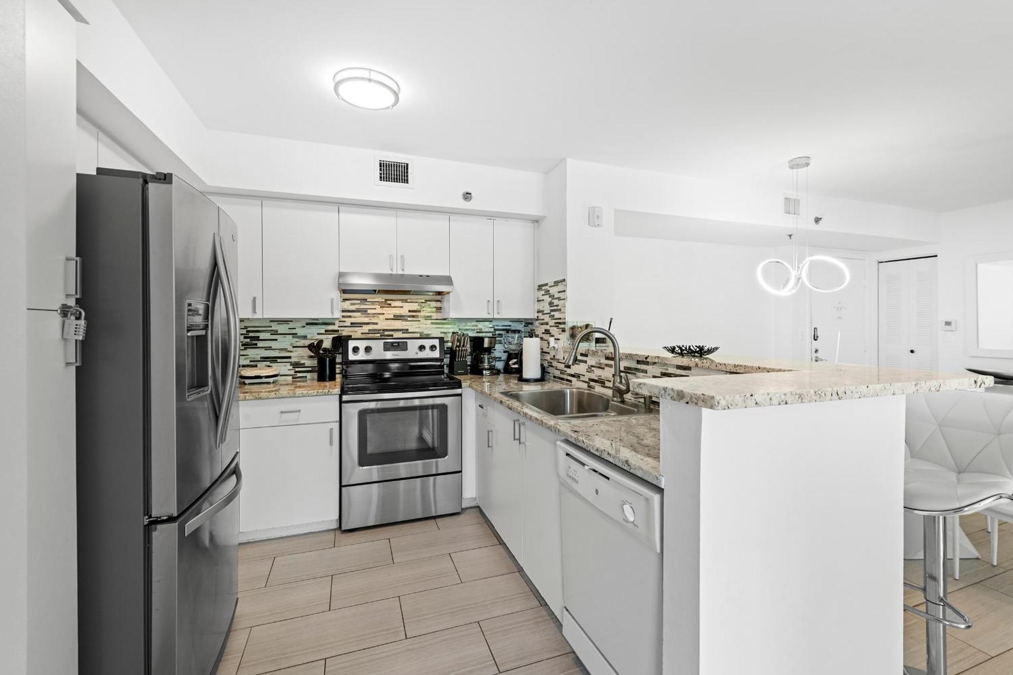 Yacht Club 2 Bedroom And 2 Bathroom With Baby Crib & Free Parking Appartamento