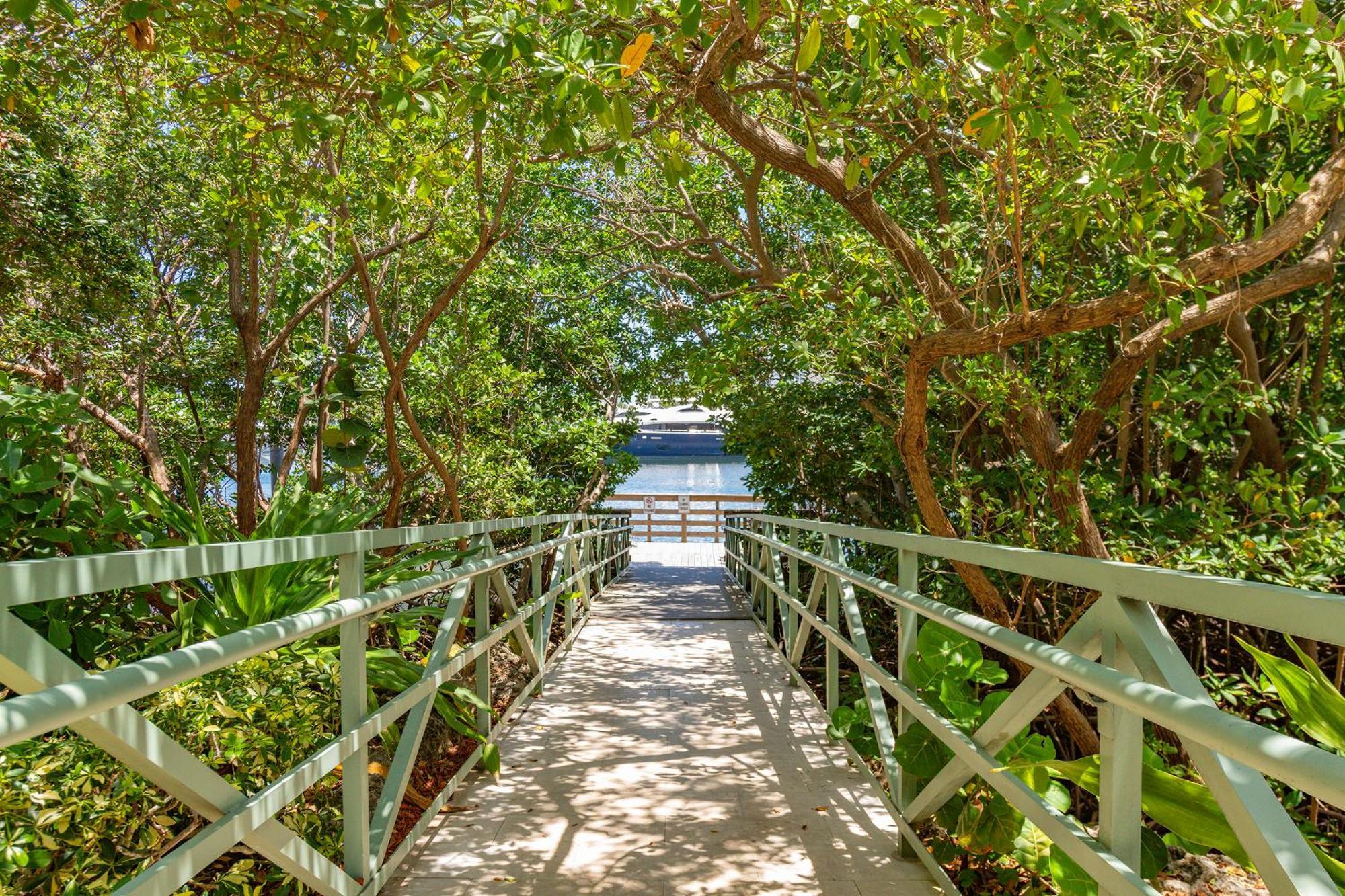 Yacht Club 2 Bedroom And 2 Bathroom With Baby Crib & Free Parking Appartamento