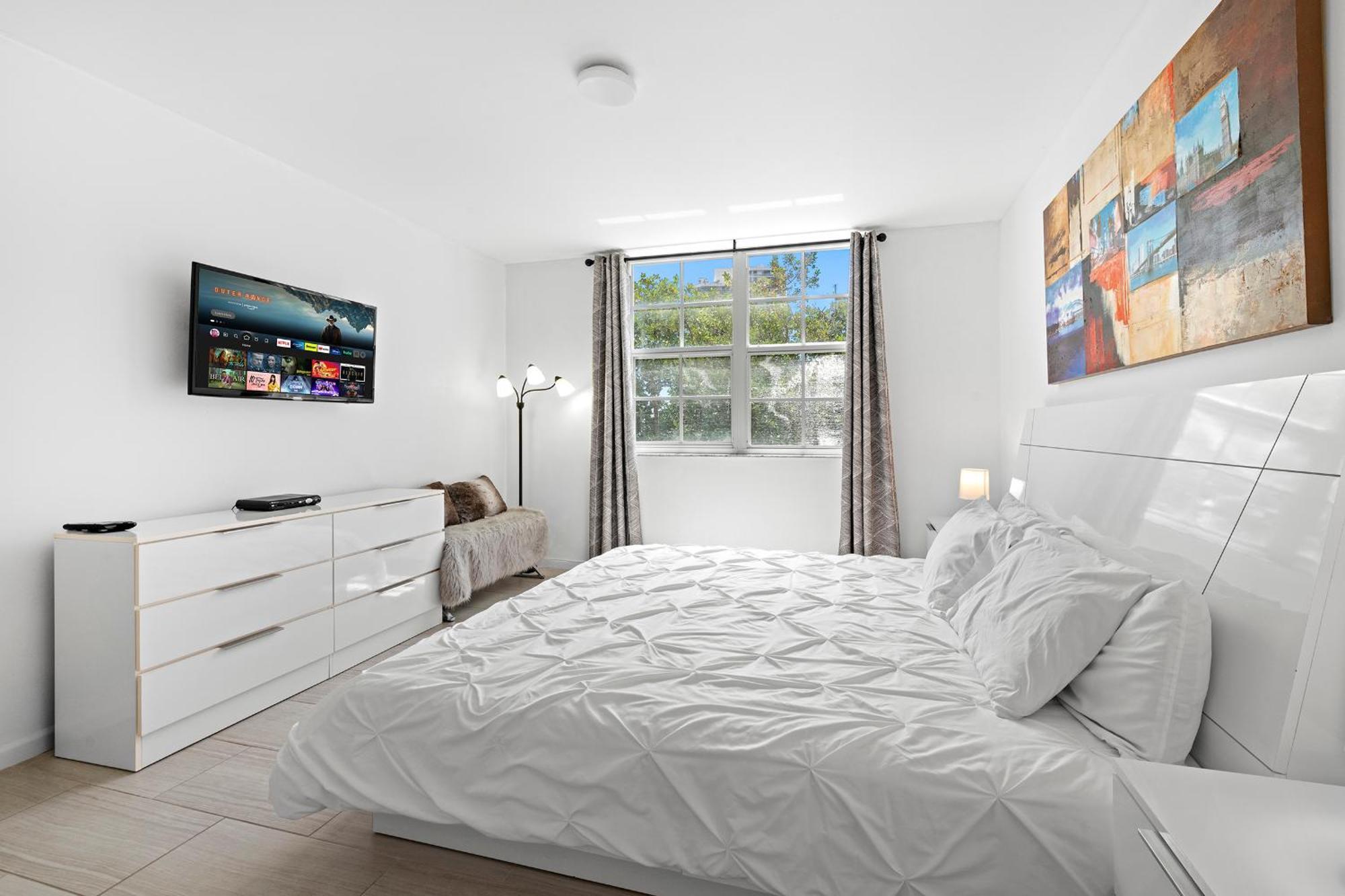 Yacht Club 2 Bedroom And 2 Bathroom With Baby Crib & Free Parking * Miami