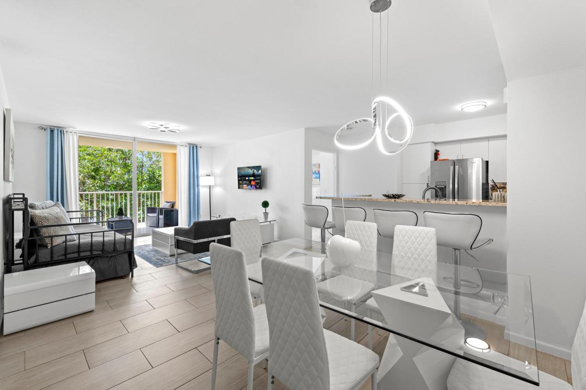 Yacht Club 2 Bedroom And 2 Bathroom With Baby Crib & Free Parking Appartamento *